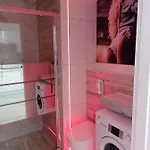 Good Day Apartments- Private Parking New Town Apartamento