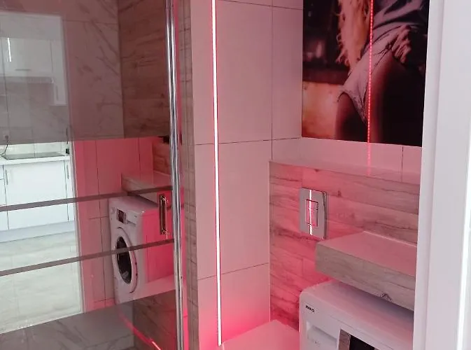 Good Day Apartments- Private Parking New Town Апартаменты