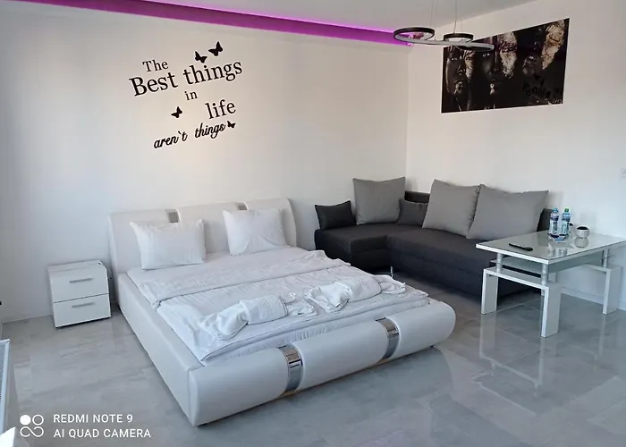 Good Day Apartments- Private Parking New Town Апартаменты