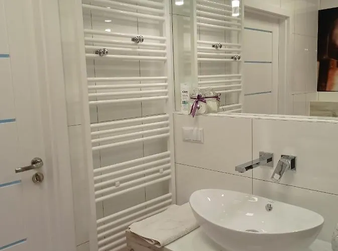 Good Day Apartments- Private Parking New Town Апартаменты