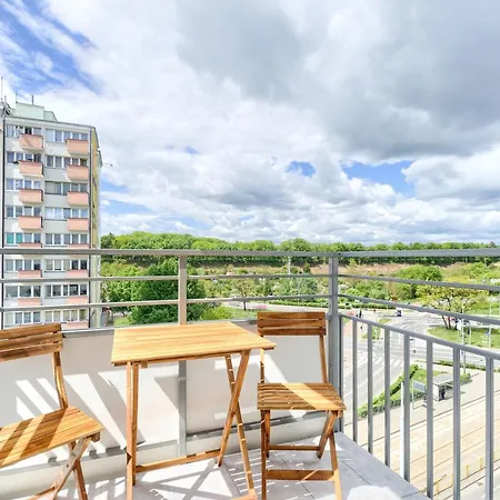 Good Day Apartments- Private Parking New Town *