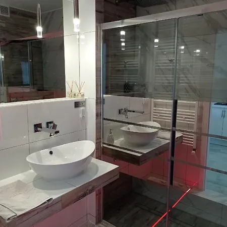 Good Day Apartments- Private Parking New Town דירה *