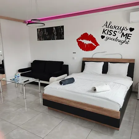 Good Day Apartments- Private Parking New Town * שצ'צ'ין