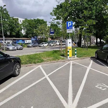 Good Day Apartments- Private Parking New Town 什切青