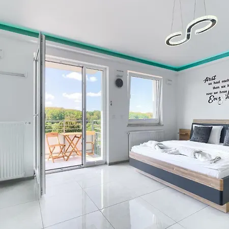 Good Day Apartments- Private Parking New Town