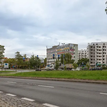 Good Day Apartments- Private Parking New Town *