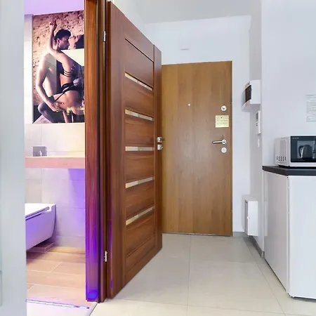 Good Day Apartments- Private Parking New Town דירה *