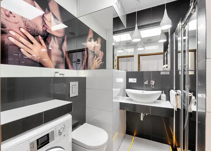 Good Day Apartments- Private Parking New Town