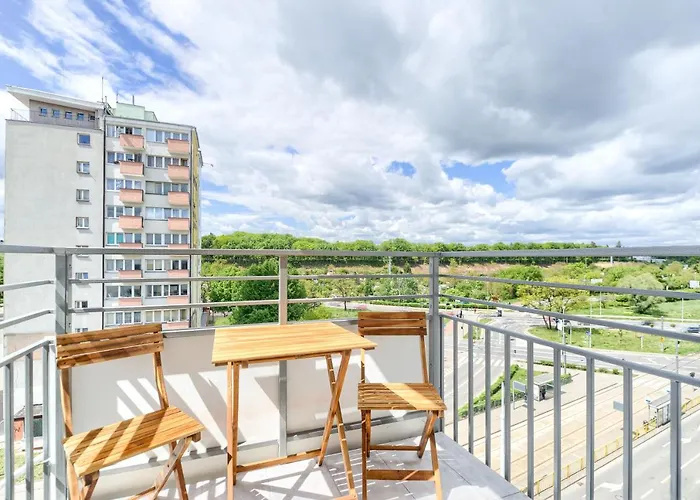 Good Day Apartments- Private Parking New Town *